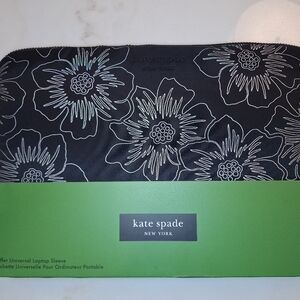 NWT Kate Spade Black & White Floral Laptop Sleeve